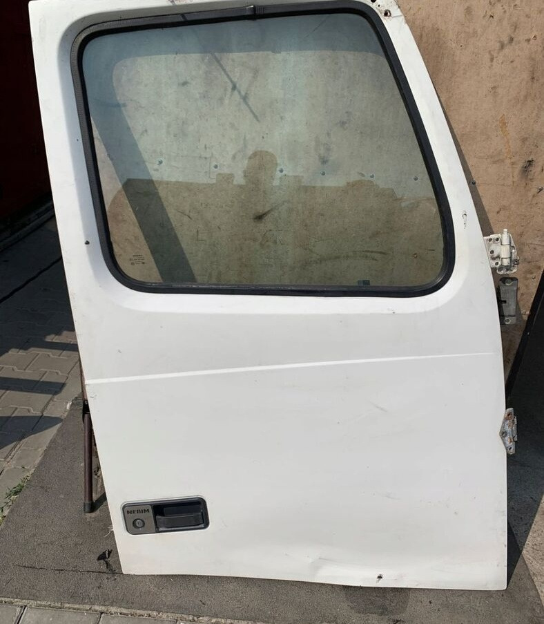 Volvo FH 12 13 - Door and parts for Truck: picture 1 Volvo FH 12 13 - Door and parts for Truck: picture 1