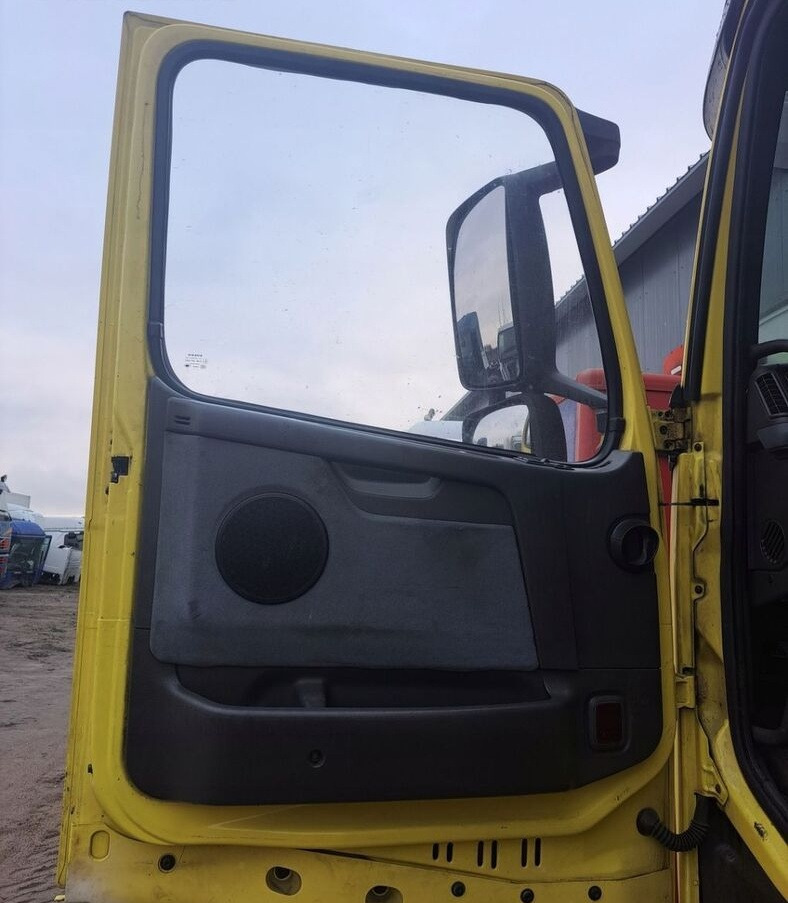 Volvo FH 12 13 - Door and parts for Truck: picture 2 Volvo FH 12 13 - Door and parts for Truck: picture 2