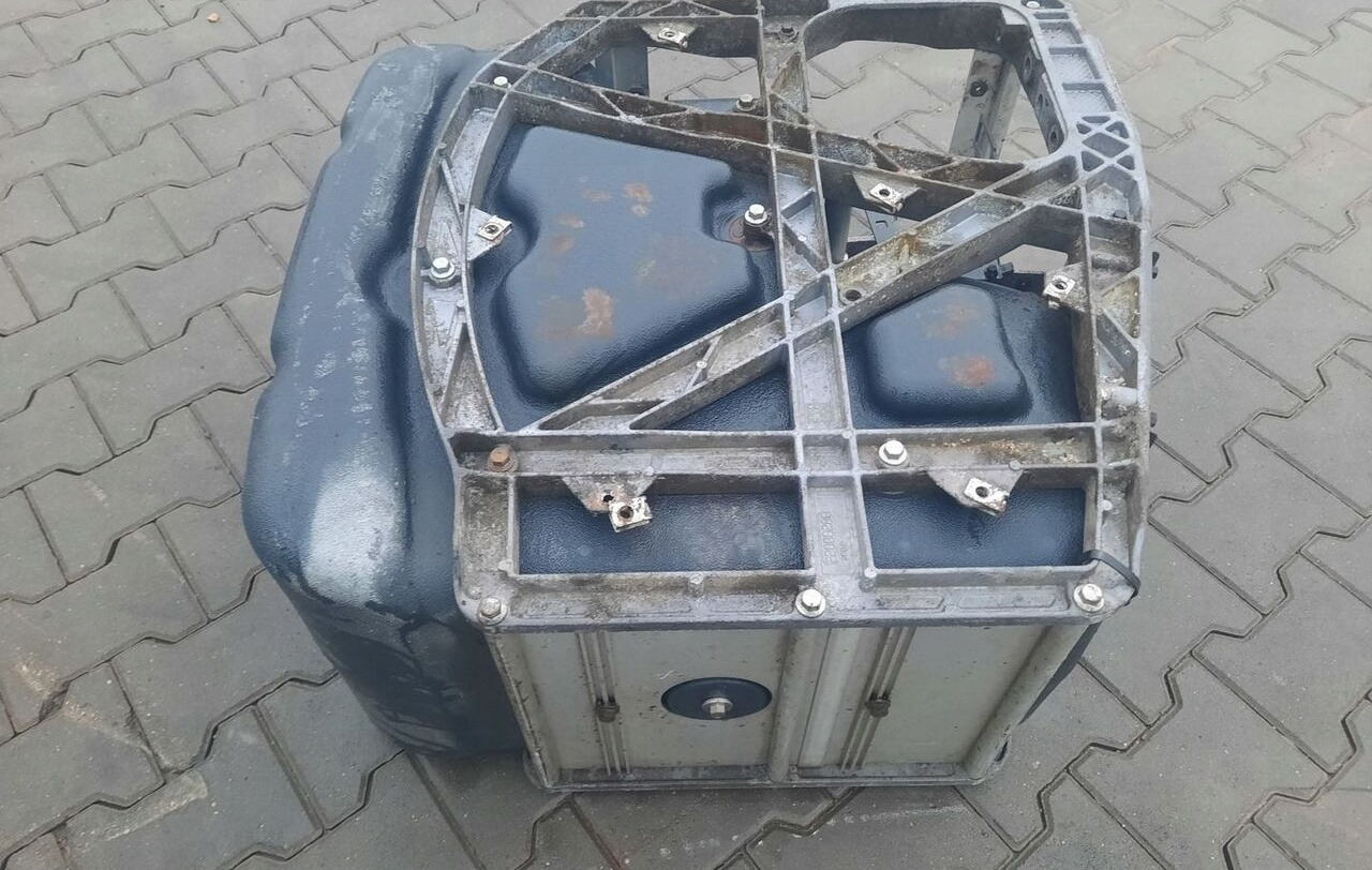 Volvo FH 4 - AdBlue tank for Truck: picture 2 Volvo FH 4 - AdBlue tank for Truck: picture 2