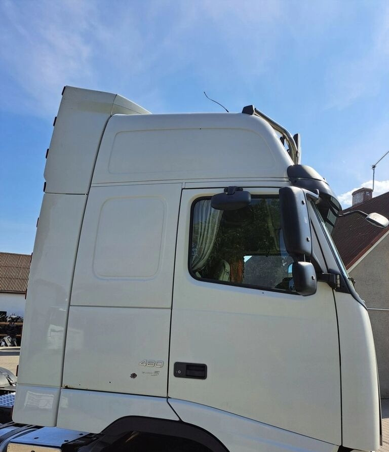 Volvo KOMPLETNA FH 12 13 XL WYSOKA AUTOMAT Volvo Wersja Europejska - Cab for Truck: picture 1 Volvo KOMPLETNA FH 12 13 XL WYSOKA AUTOMAT Volvo Wersja Europejska - Cab for Truck: picture 1