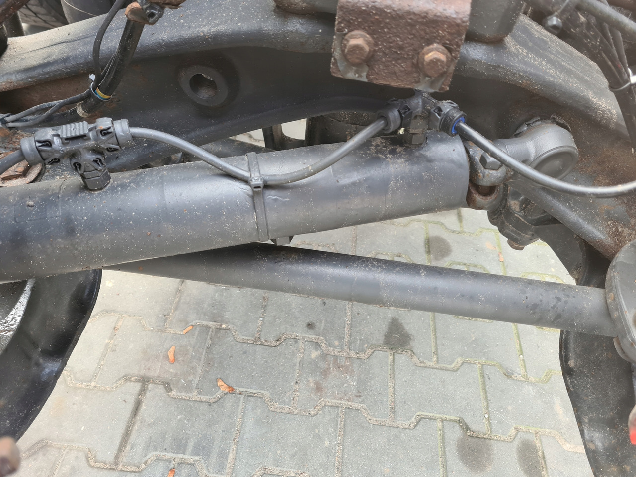 ZF SIŁOWNIK OSI SKRĘTNEJ KIEROWANEJ VOLVO FH FM 9 13 4 - Steering for Truck: picture 3 ZF SIŁOWNIK OSI SKRĘTNEJ KIEROWANEJ VOLVO FH FM 9 13 4 - Steering for Truck: picture 3