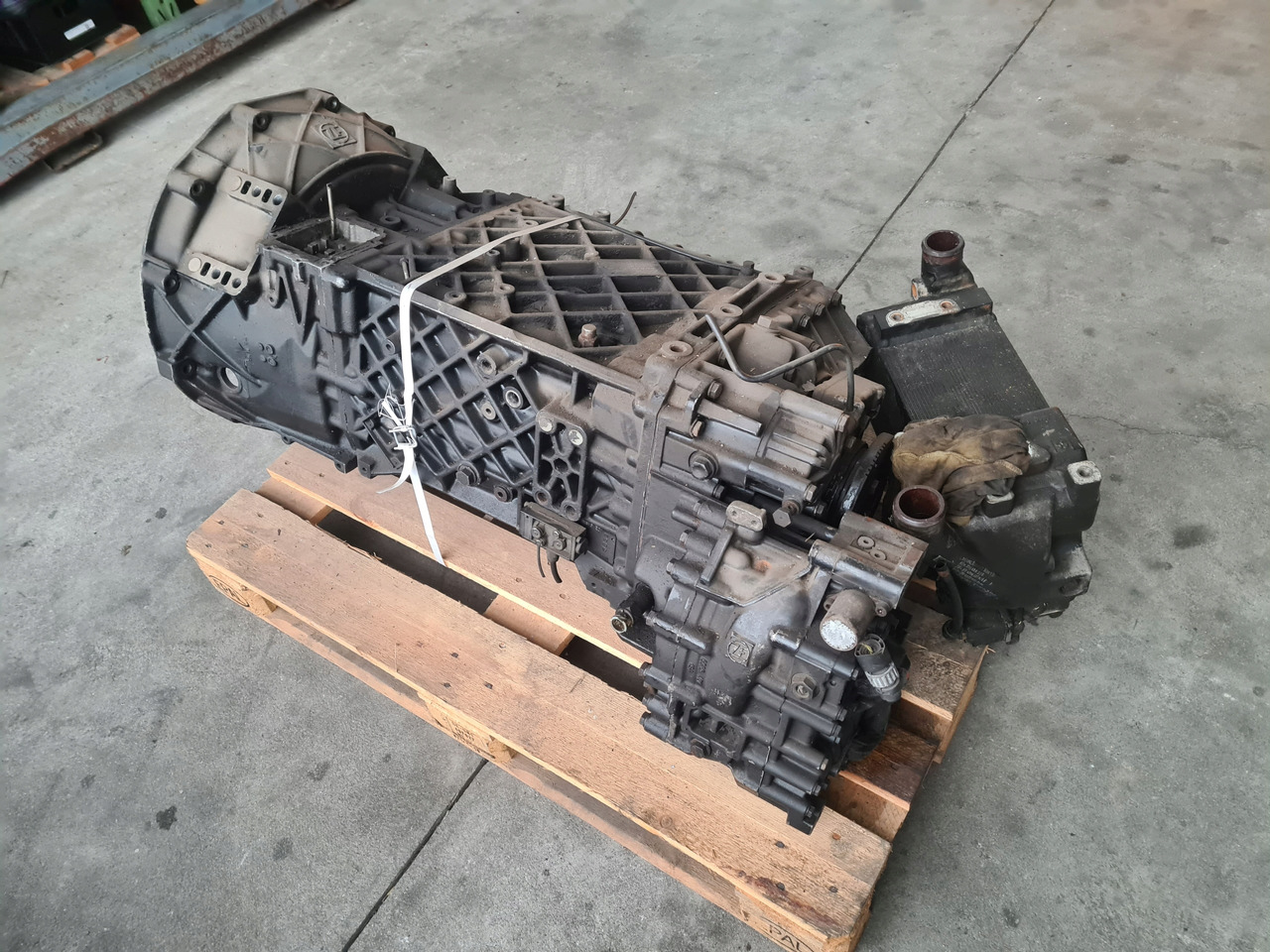 ZF SKRZYNIA BIEGÓW MANUALNA ZF NEW ECOSPLIT 16S2221 TD Z RETARDEREM - Gearbox for Truck: picture 1 ZF SKRZYNIA BIEGÓW MANUALNA ZF NEW ECOSPLIT 16S2221 TD Z RETARDEREM - Gearbox for Truck: picture 1