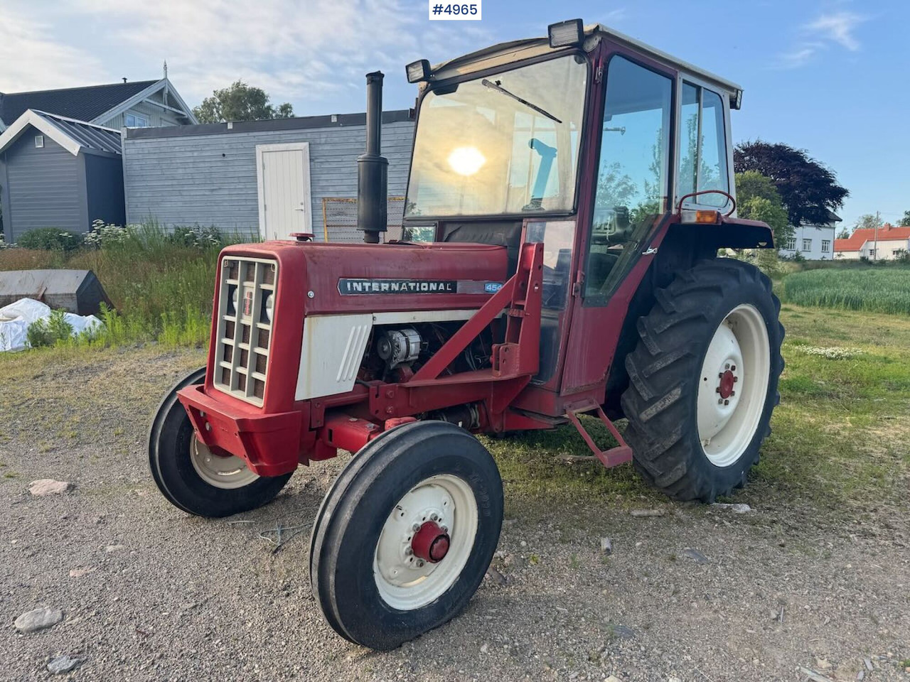 1977 International 454 4x2. Rep object. - Farm tractor: picture 1 1977 International 454 4x2. Rep object. - Farm tractor: picture 1