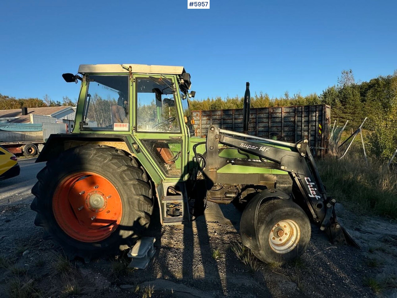 1982 Fendt 306LS 4x2 with front loader - Farm tractor: picture 2 1982 Fendt 306LS 4x2 with front loader - Farm tractor: picture 2