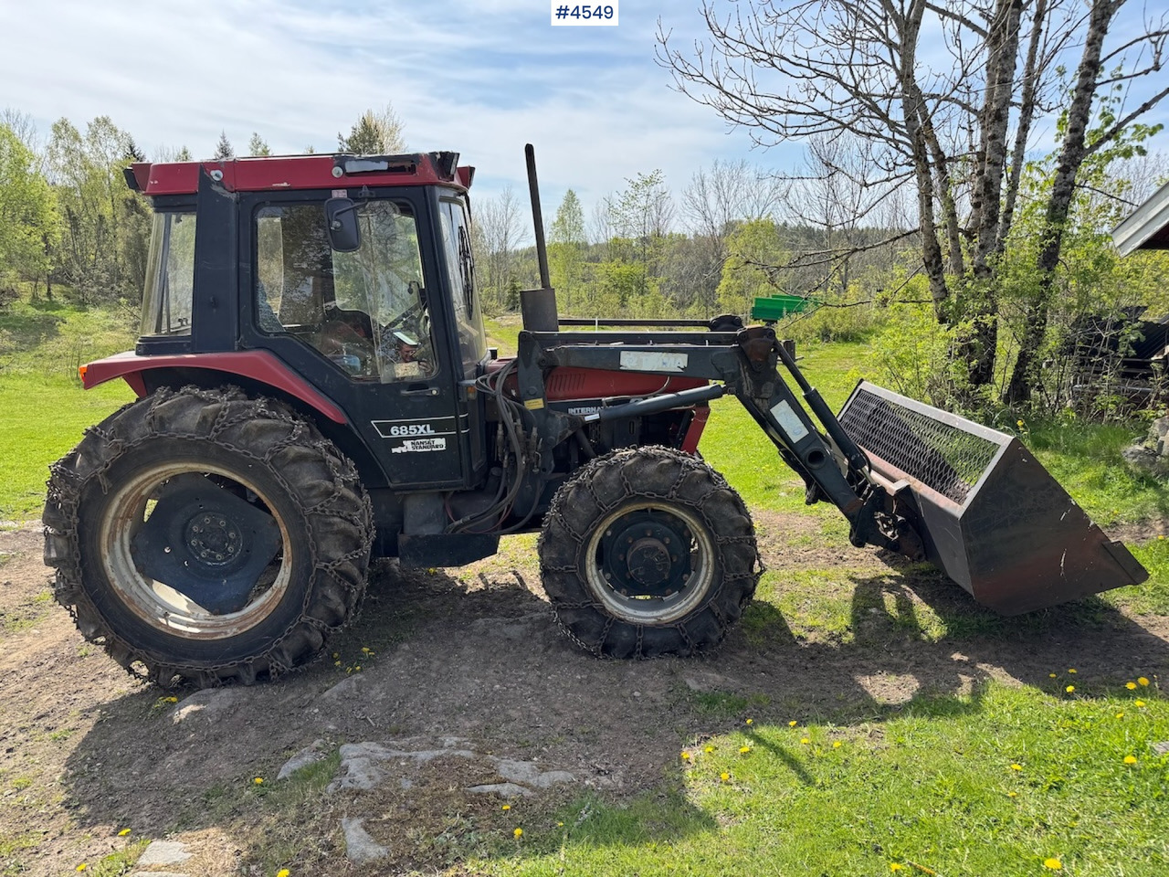 1987 Case 685 XL w/front loader. - Farm tractor: picture 1 1987 Case 685 XL w/front loader. - Farm tractor: picture 1