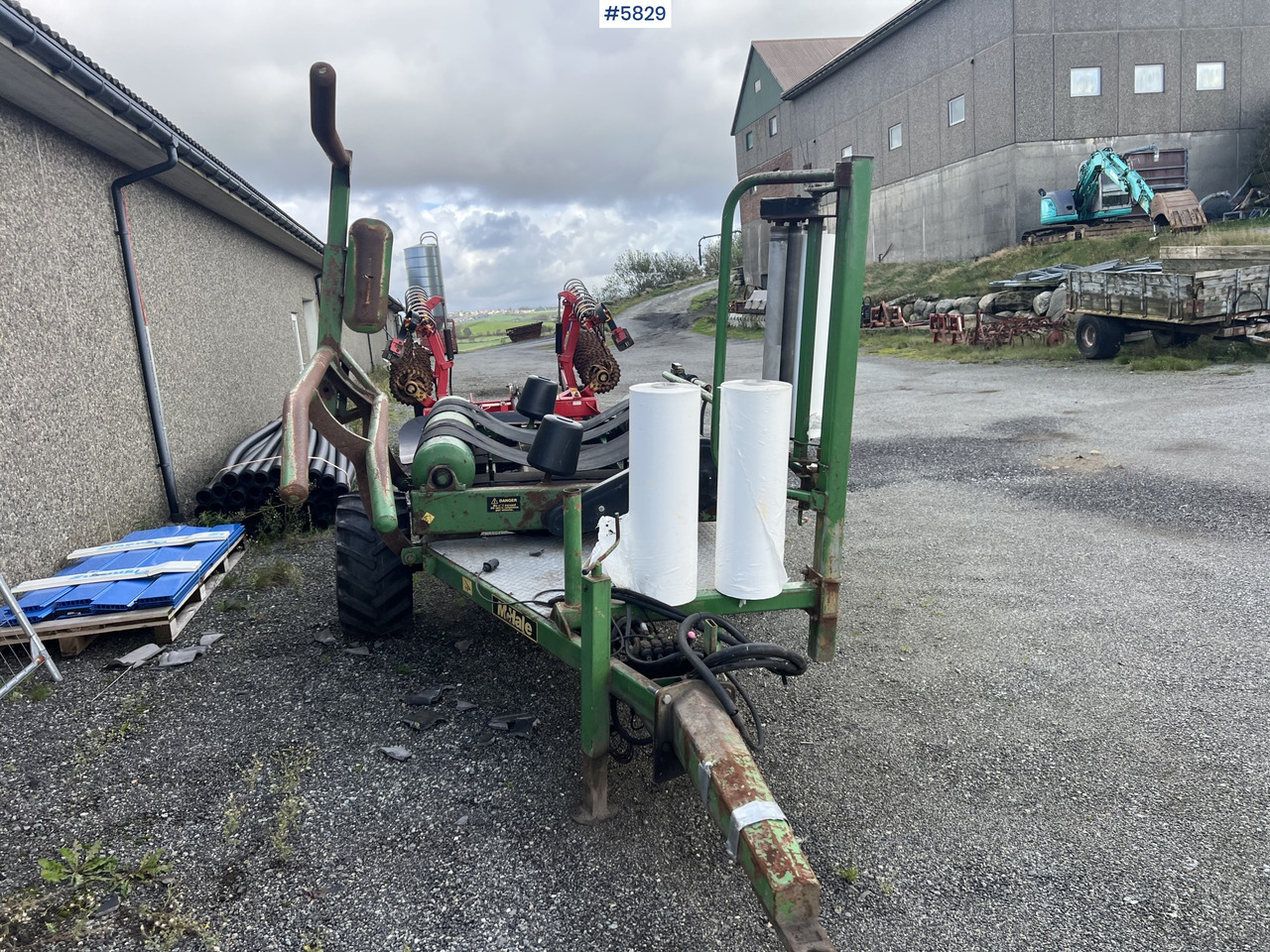 1996 Mchale 991B round bale wrapper - Tedding equipment: picture 2 1996 Mchale 991B round bale wrapper - Tedding equipment: picture 2