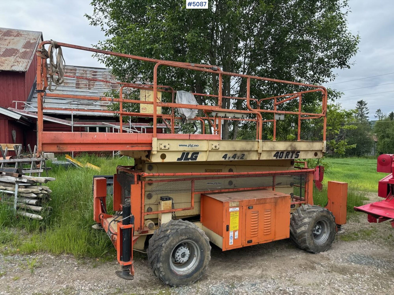 2002 JLG 40 RTS Scissor Lift - Aerial platform: picture 3 2002 JLG 40 RTS Scissor Lift - Aerial platform: picture 3