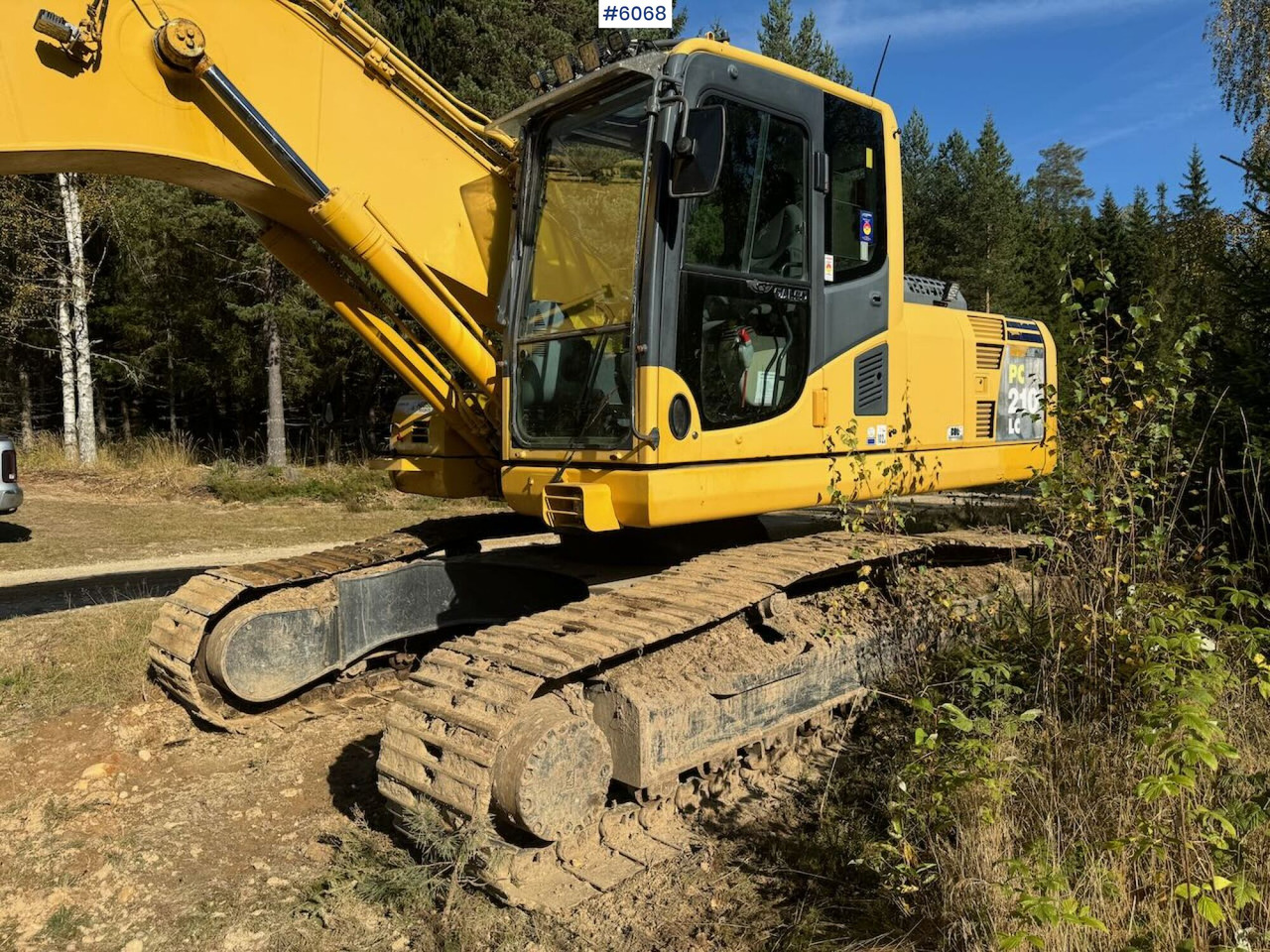 2007 Komatsu PC210LC Tracked Excavator with 3 buckets, tilt, grapple, and ripper. - Excavator: picture 2 2007 Komatsu PC210LC Tracked Excavator with 3 buckets, tilt, grapple, and ripper. - Excavator: picture 2