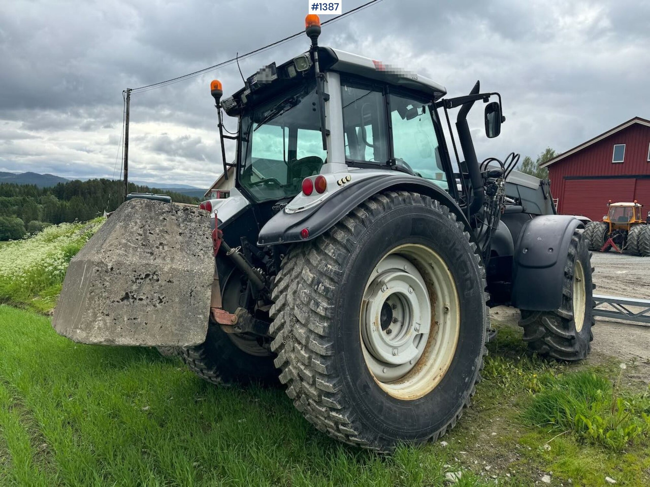 2007 Valtra T190 4x4 Tractor w/ bucket - Farm tractor: picture 3 2007 Valtra T190 4x4 Tractor w/ bucket - Farm tractor: picture 3