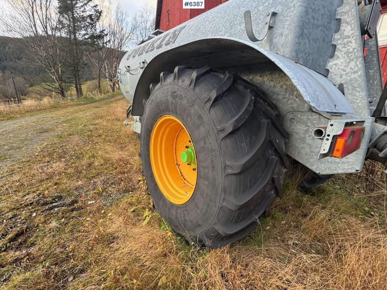 Slurry tanker 2008 Joskin Winpack 10000 ME fertilizer spreader: picture 10