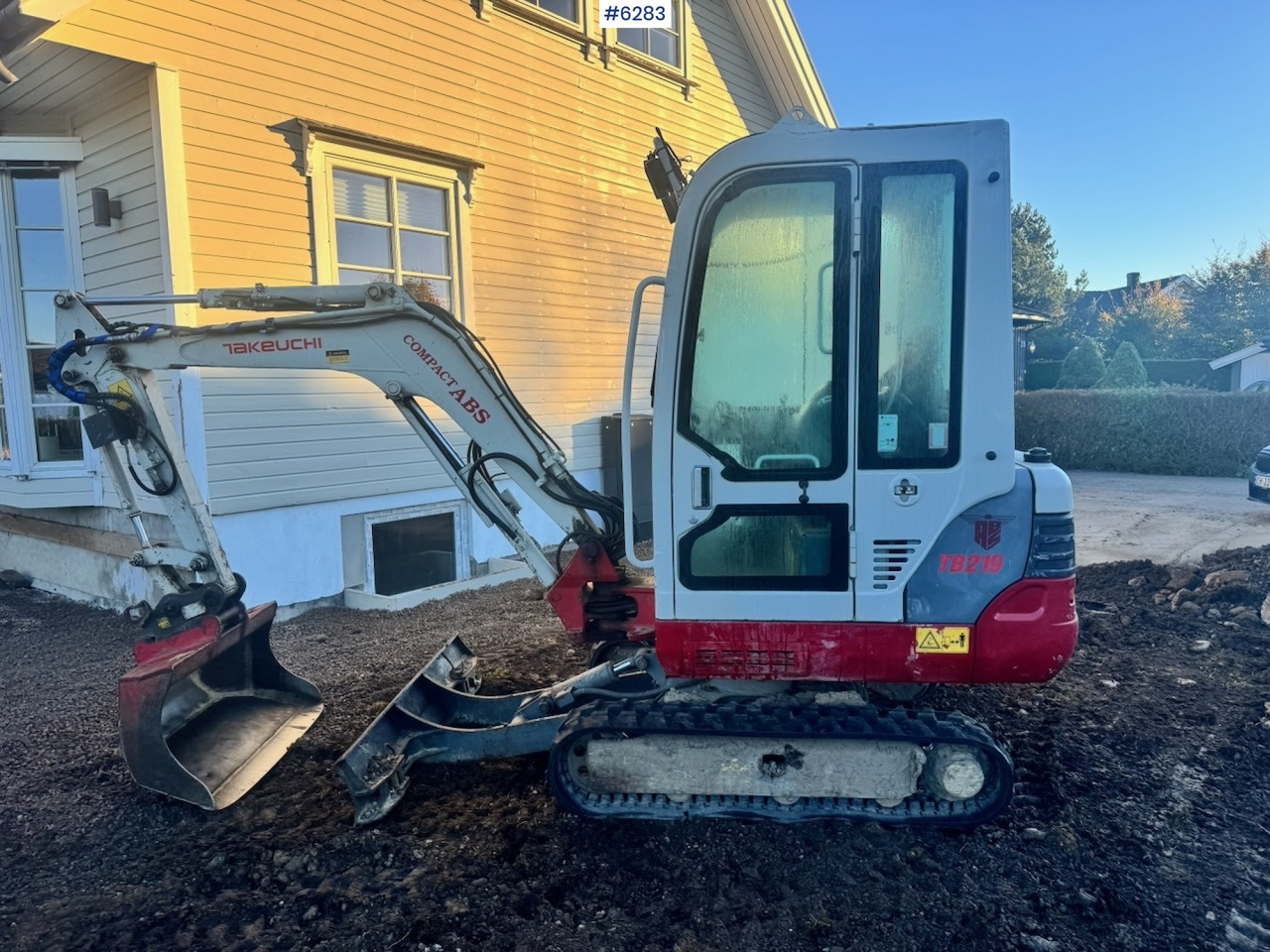 2010 Takeuchi TB219 Mini Excavator with Rototilt and 2 buckets. - Mini excavator: picture 3 2010 Takeuchi TB219 Mini Excavator with Rototilt and 2 buckets. - Mini excavator: picture 3