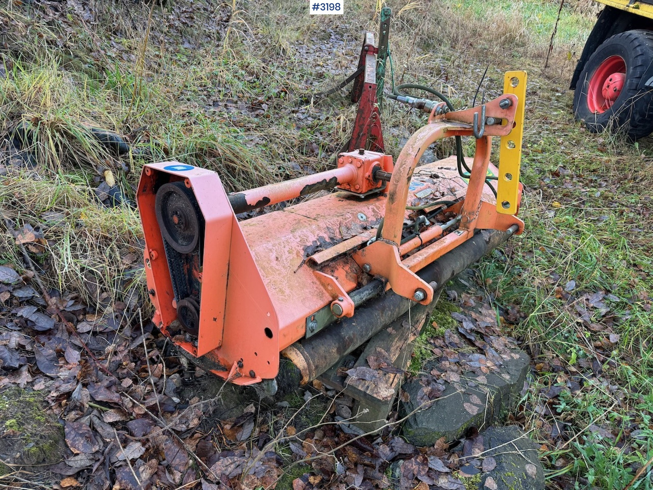 2013 Agrimaster XB 180 front mounted pasture cleaner - Tedding equipment: picture 5 2013 Agrimaster XB 180 front mounted pasture cleaner - Tedding equipment: picture 5