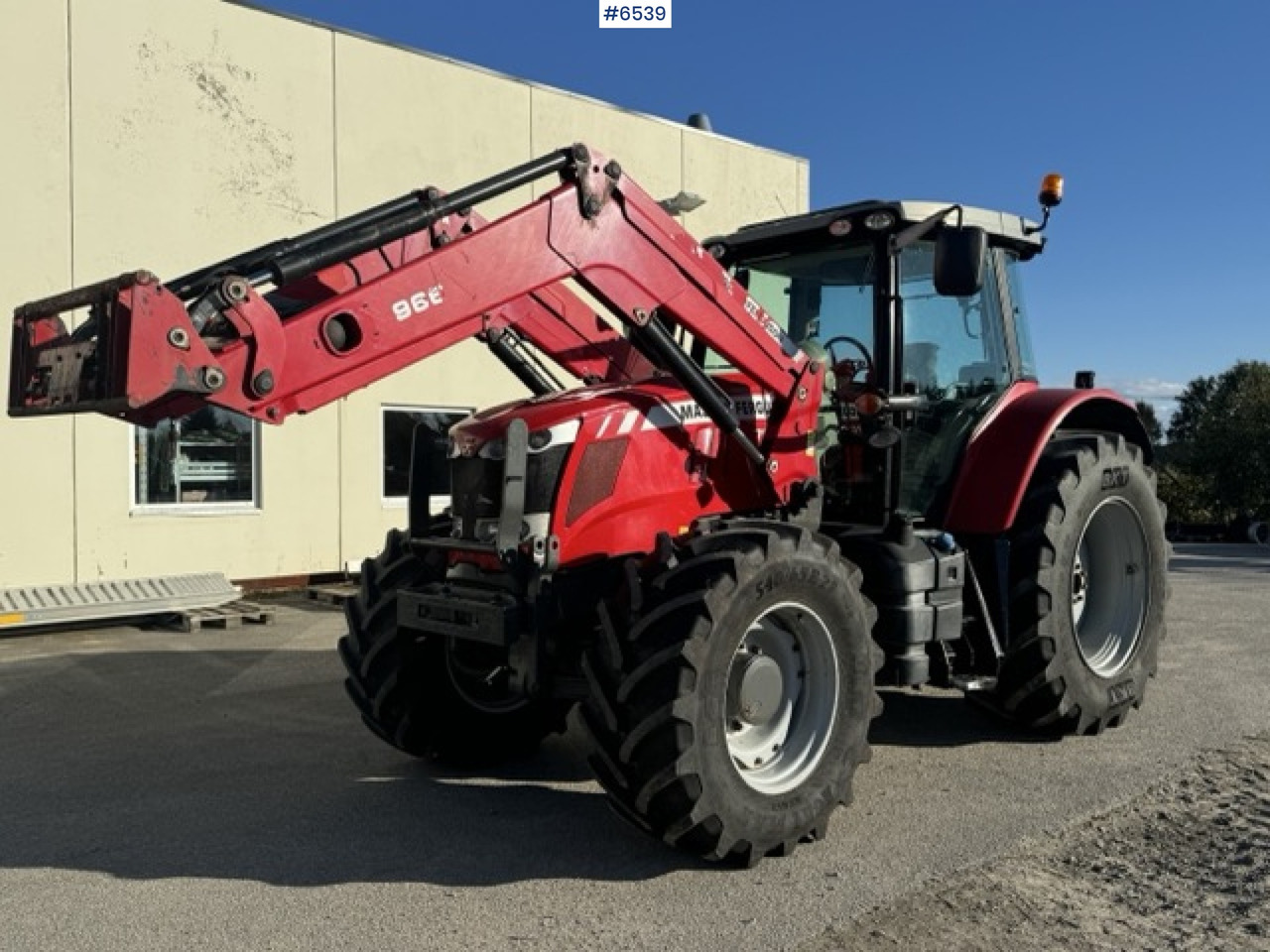 2014 Massey Ferguson MF7616 with loader and 3rd function! - Farm tractor: picture 1 2014 Massey Ferguson MF7616 with loader and 3rd function! - Farm tractor: picture 1