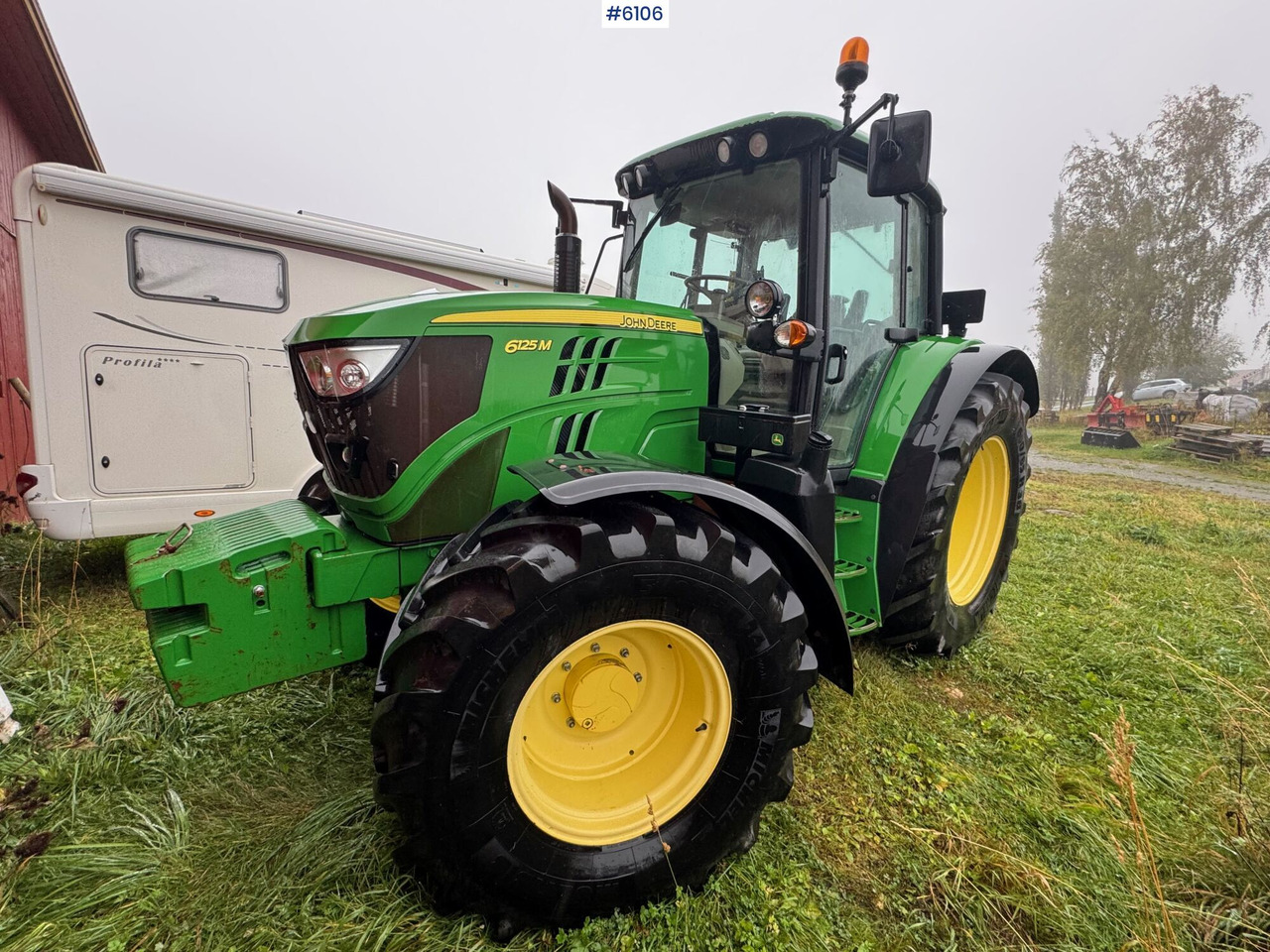 2015 John Deere 6125M. Only 1870 hours! - Farm tractor: picture 2 2015 John Deere 6125M. Only 1870 hours! - Farm tractor: picture 2