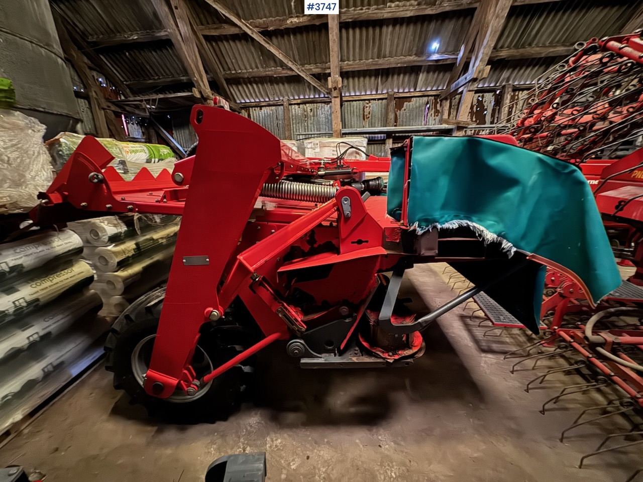 2017 Kverneland 4332LT Trailed mower. - Tedding equipment: picture 4 2017 Kverneland 4332LT Trailed mower. - Tedding equipment: picture 4