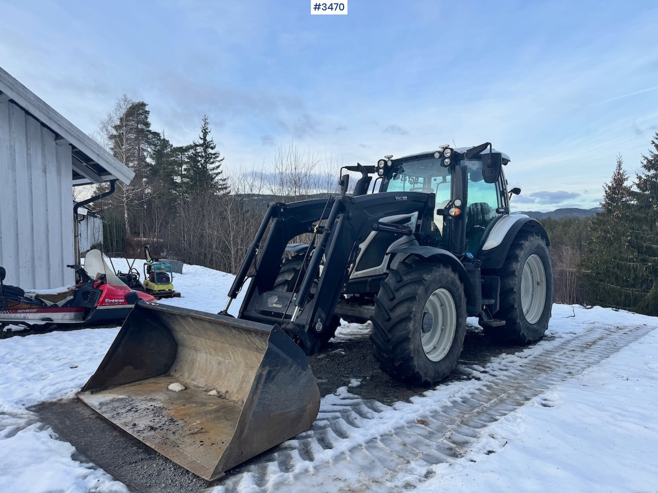 2019 Valtra N134 w/ Front loader and bucket. 900 hours! - Farm tractor: picture 1 2019 Valtra N134 w/ Front loader and bucket. 900 hours! - Farm tractor: picture 1