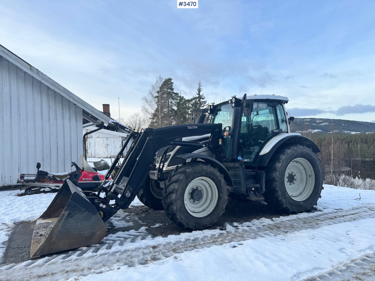 2019 Valtra N134 w/ Front loader and bucket. 900 hours! - Farm tractor: picture 2 2019 Valtra N134 w/ Front loader and bucket. 900 hours! - Farm tractor: picture 2