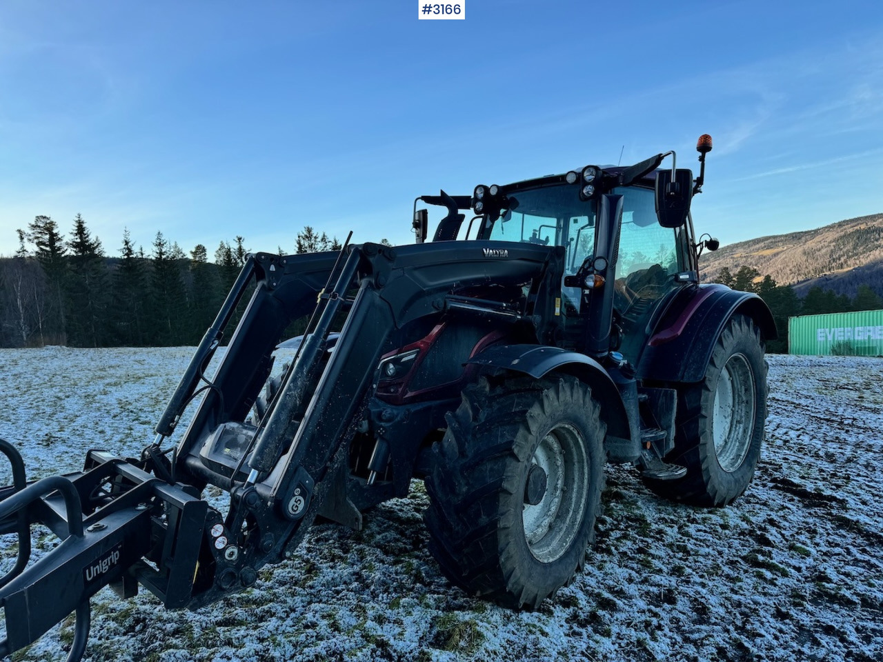 2019 Valtra N174 4x4 With front loader, snowplow blade, and 2 sets of tires. 2770 hours! - Farm tractor: picture 1 2019 Valtra N174 4x4 With front loader, snowplow blade, and 2 sets of tires. 2770 hours! - Farm tractor: picture 1