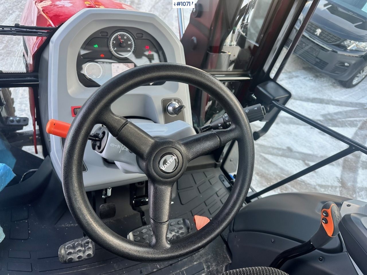 Farm tractor 2023 Valtra A95 4x4 Tractor w/ Front Loader, Plow and Back plow: picture 36