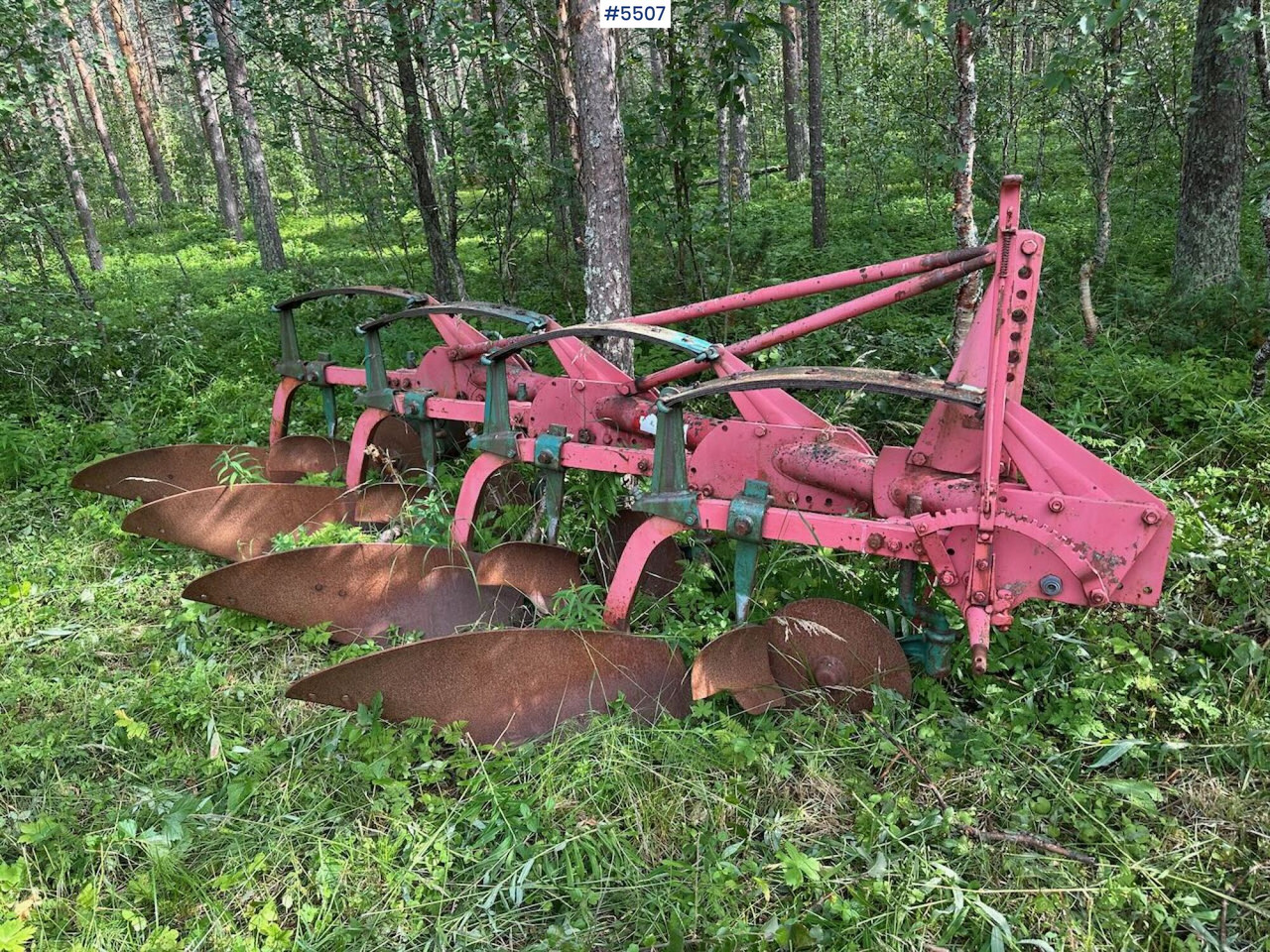 4-furrow conventional plow - Soil tillage equipment: picture 2 4-furrow conventional plow - Soil tillage equipment: picture 2