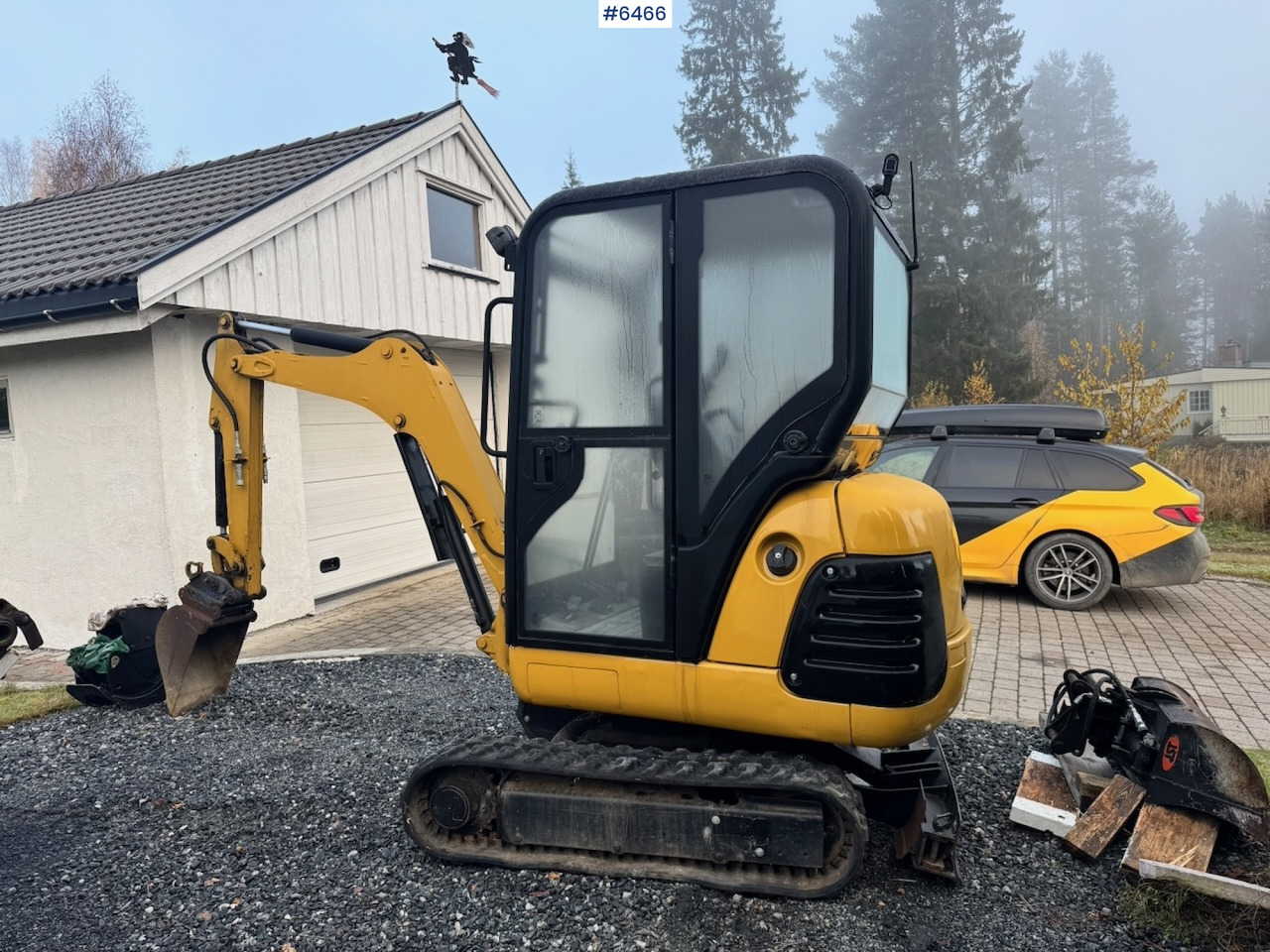 Approx. 2004 CAT 301.8 Mini excavator w/ 4 buckets and grapple. - Mini excavator: picture 5 Approx. 2004 CAT 301.8 Mini excavator w/ 4 buckets and grapple. - Mini excavator: picture 5