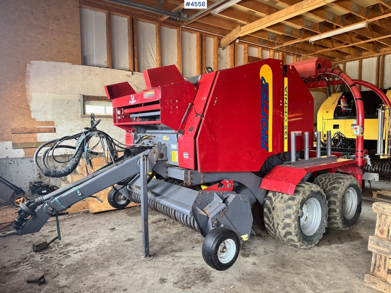 Approx. 2010 FeraBoli Omnia 125 Round Baler - Tedding equipment: picture 1 Approx. 2010 FeraBoli Omnia 125 Round Baler - Tedding equipment: picture 1