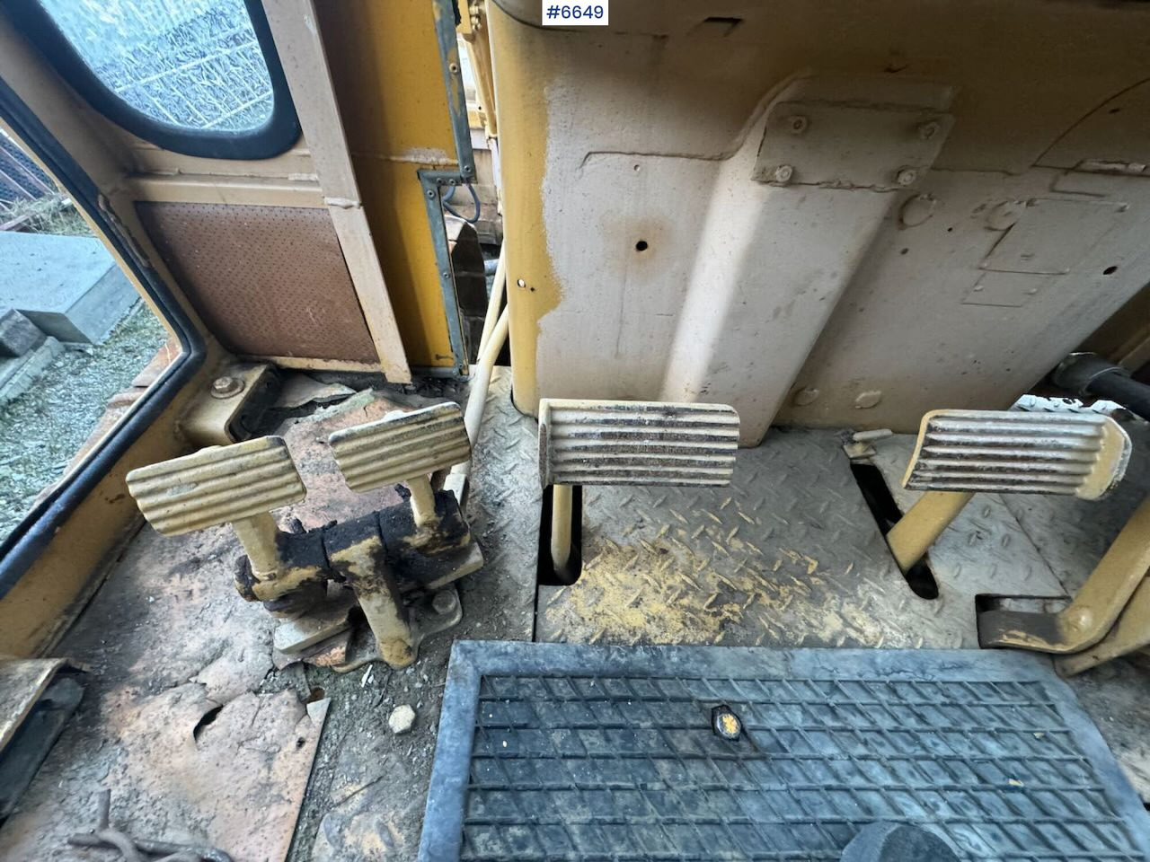 Bulldozer CAT D6C Dozer w/ blade and ripper.: picture 11