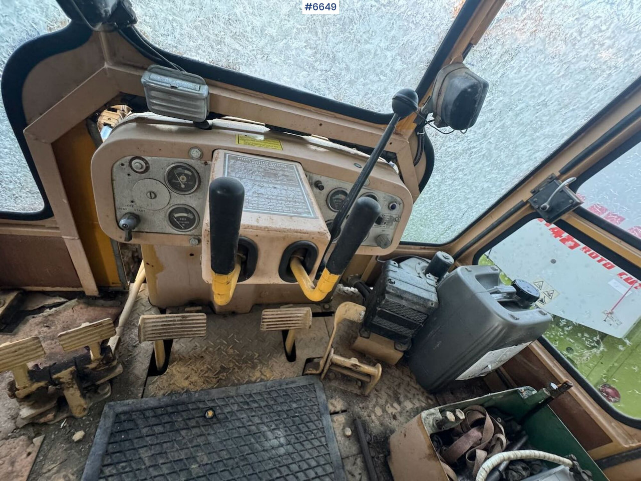 Bulldozer CAT D6C Dozer w/ blade and ripper.: picture 16