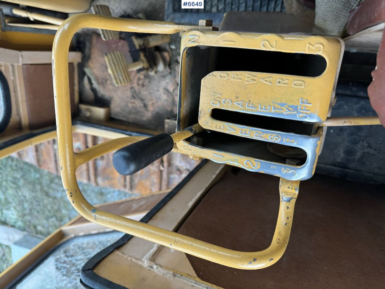 Bulldozer CAT D6C Dozer w/ blade and ripper.: picture 10