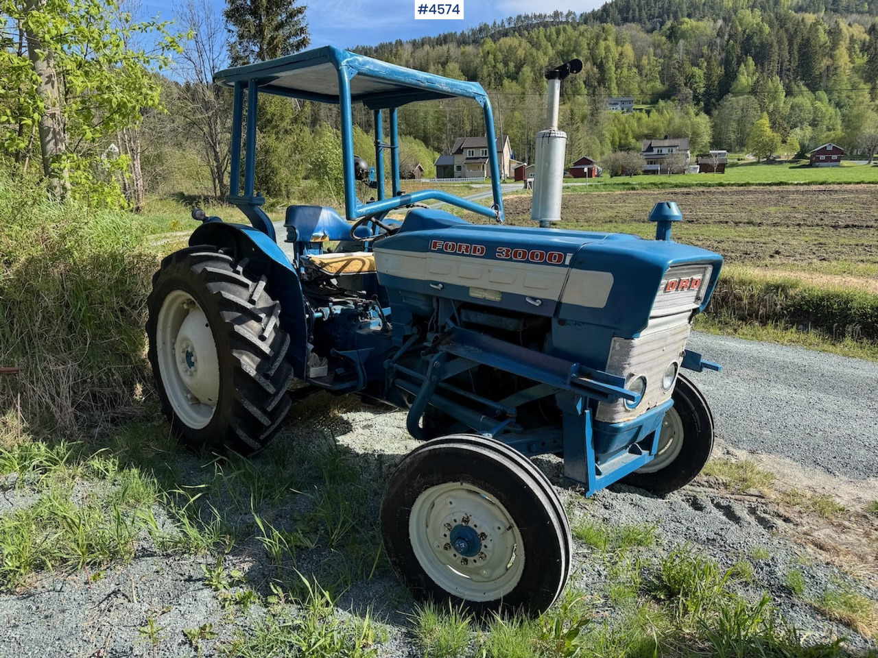 Ford 3000 w/front loader - Farm tractor: picture 4 Ford 3000 w/front loader - Farm tractor: picture 4
