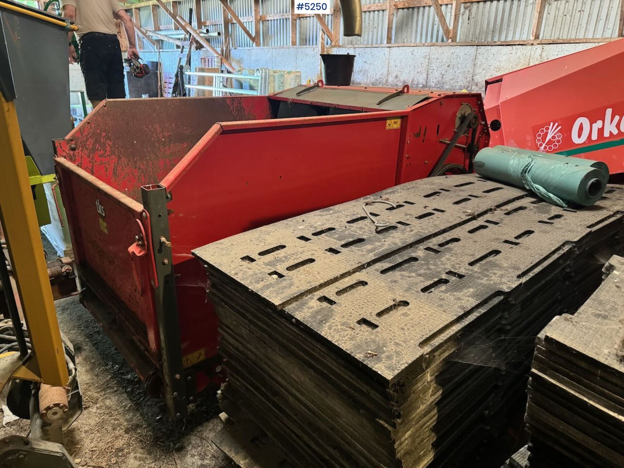 TKS K2 CombiCutter (round‑bale shredder/feeder machine) - Tedding equipment: picture 2 TKS K2 CombiCutter (round‑bale shredder/feeder machine) - Tedding equipment: picture 2