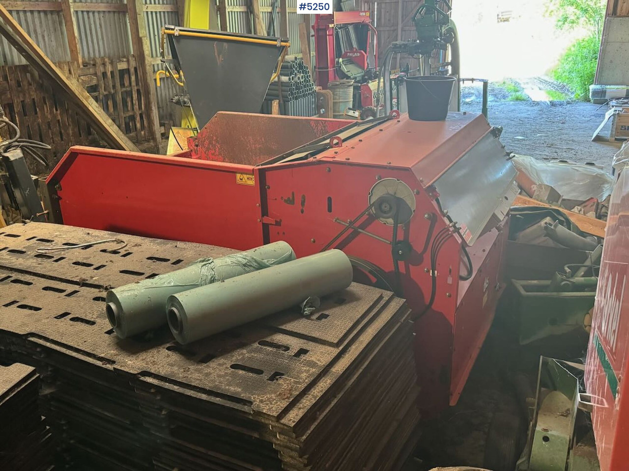 TKS K2 CombiCutter (round‑bale shredder/feeder machine) - Tedding equipment: picture 4 TKS K2 CombiCutter (round‑bale shredder/feeder machine) - Tedding equipment: picture 4