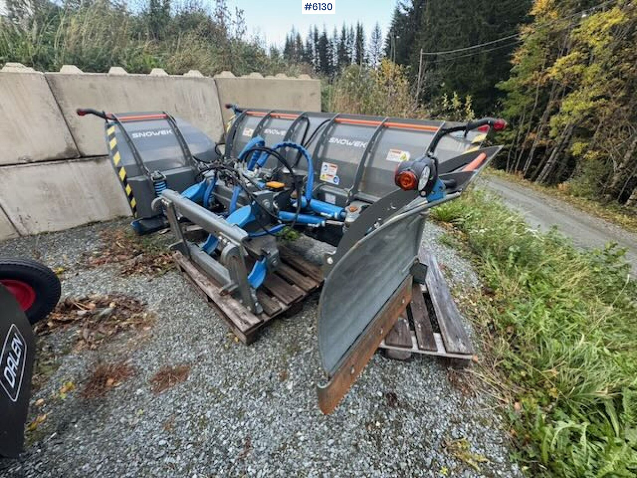 2023 Snowek U420 U-plow w/ remote control! - Utility/ Special vehicle: picture 3 2023 Snowek U420 U-plow w/ remote control! - Utility/ Special vehicle: picture 3