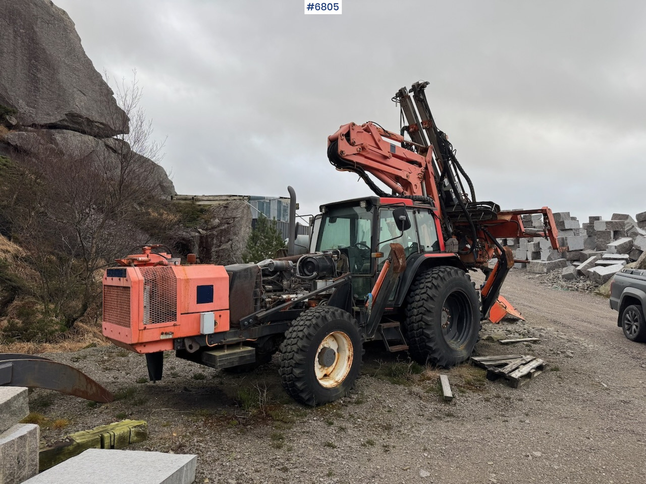 Valtra 8150 m/ Tamrock Trimmer 200 PB. - Farm tractor: picture 5 Valtra 8150 m/ Tamrock Trimmer 200 PB. - Farm tractor: picture 5