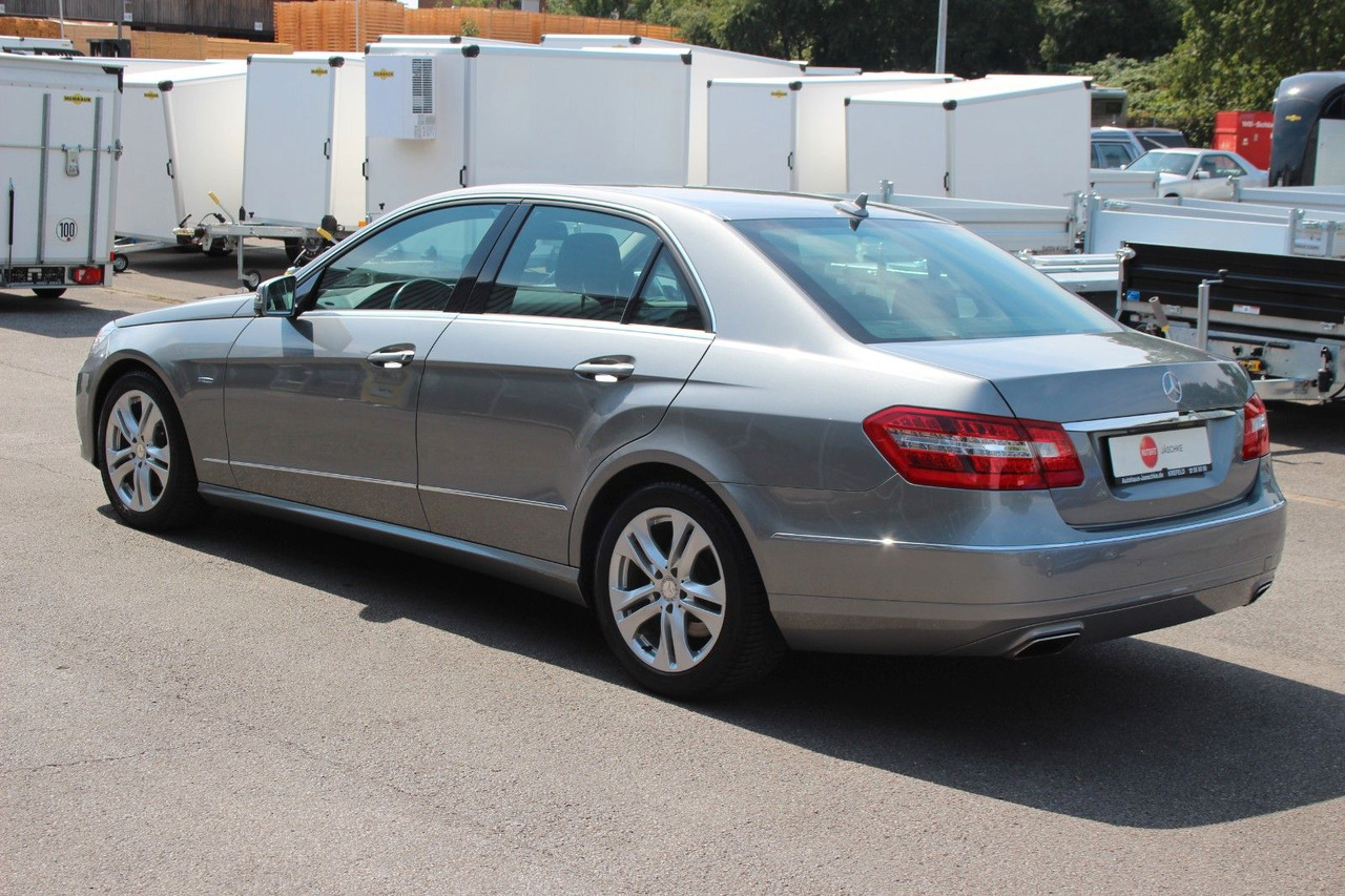 Mercedes-Benz CGI BlueEfficiency Avantgarde Automatik 59980 KM - Sedan: picture 4 Mercedes-Benz CGI BlueEfficiency Avantgarde Automatik 59980 KM - Sedan: picture 4