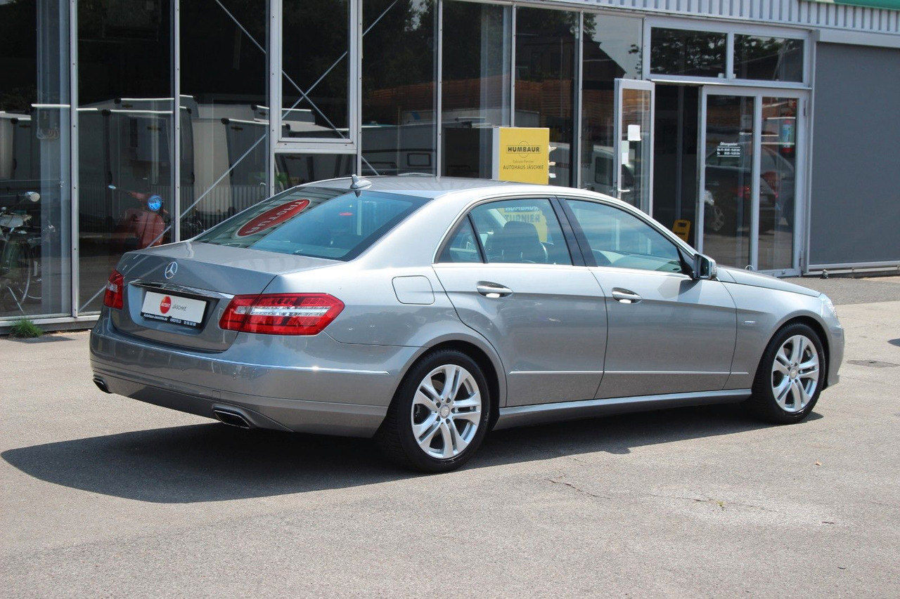 Mercedes-Benz CGI BlueEfficiency Avantgarde Automatik 59980 KM - Sedan: picture 3 Mercedes-Benz CGI BlueEfficiency Avantgarde Automatik 59980 KM - Sedan: picture 3