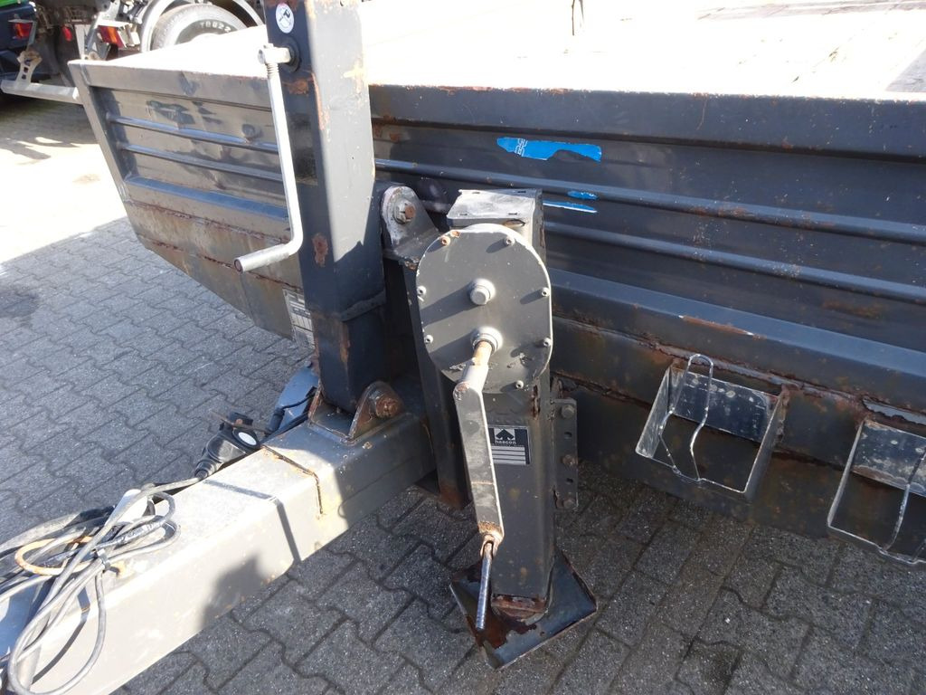 Low loader trailer Blomenröhr 692/8900 Tandem-Anhänger mit 2 Achsen Blomenröhr 692/8900 Tandem-Anhänger mit 2 Achsen: picture 12 Low loader trailer Blomenröhr 692/8900 Tandem-Anhänger mit 2 Achsen Blomenröhr 692/8900 Tandem-Anhänger mit 2 Achsen: picture 12