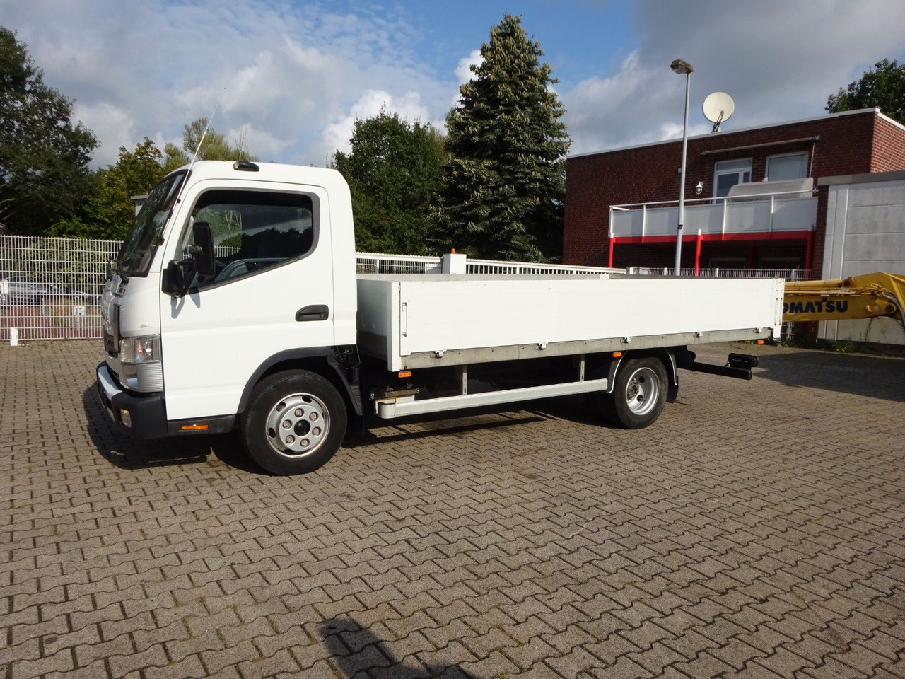 FUSO CANTER 7C15 Pritsche 4x2 - Open body delivery van: picture 1 FUSO CANTER 7C15 Pritsche 4x2 - Open body delivery van: picture 1