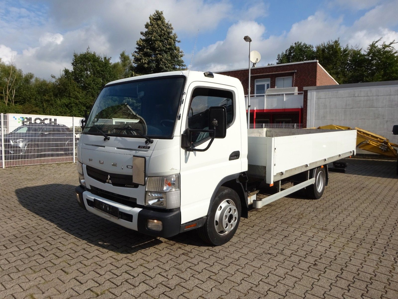 FUSO CANTER 7C15 Pritsche 4x2 - Open body delivery van: picture 1 FUSO CANTER 7C15 Pritsche 4x2 - Open body delivery van: picture 1