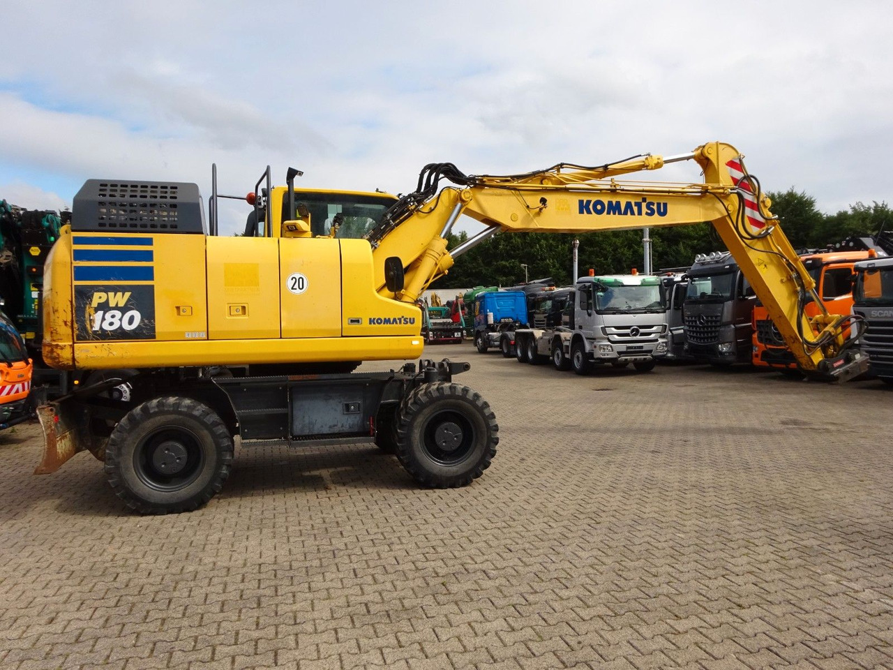 Komatsu PW180-11 - Wheel excavator: picture 1 Komatsu PW180-11 - Wheel excavator: picture 1