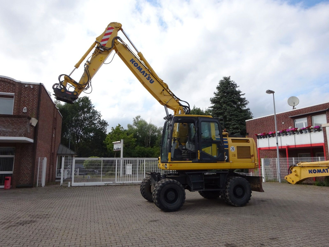 Komatsu PW180-11 - Wheel excavator: picture 2 Komatsu PW180-11 - Wheel excavator: picture 2