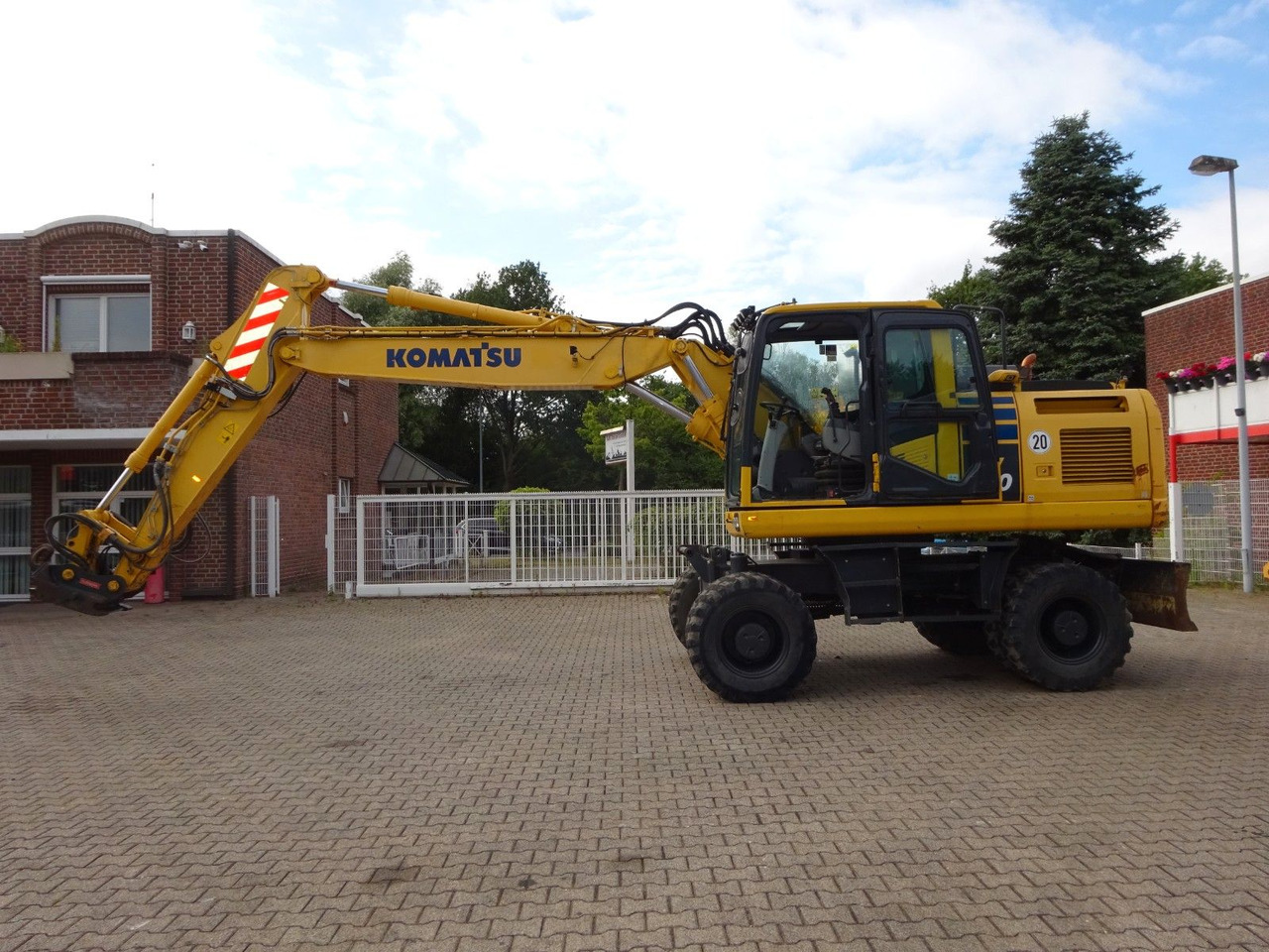 Komatsu PW180-11 - Wheel excavator: picture 3 Komatsu PW180-11 - Wheel excavator: picture 3