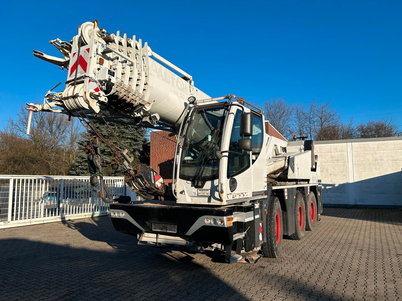 Liebherr Mobilkran LTC 1050-3.1 50t Kran hat nur 3300 h - Crane truck: picture 2 Liebherr Mobilkran LTC 1050-3.1 50t Kran hat nur 3300 h - Crane truck: picture 2