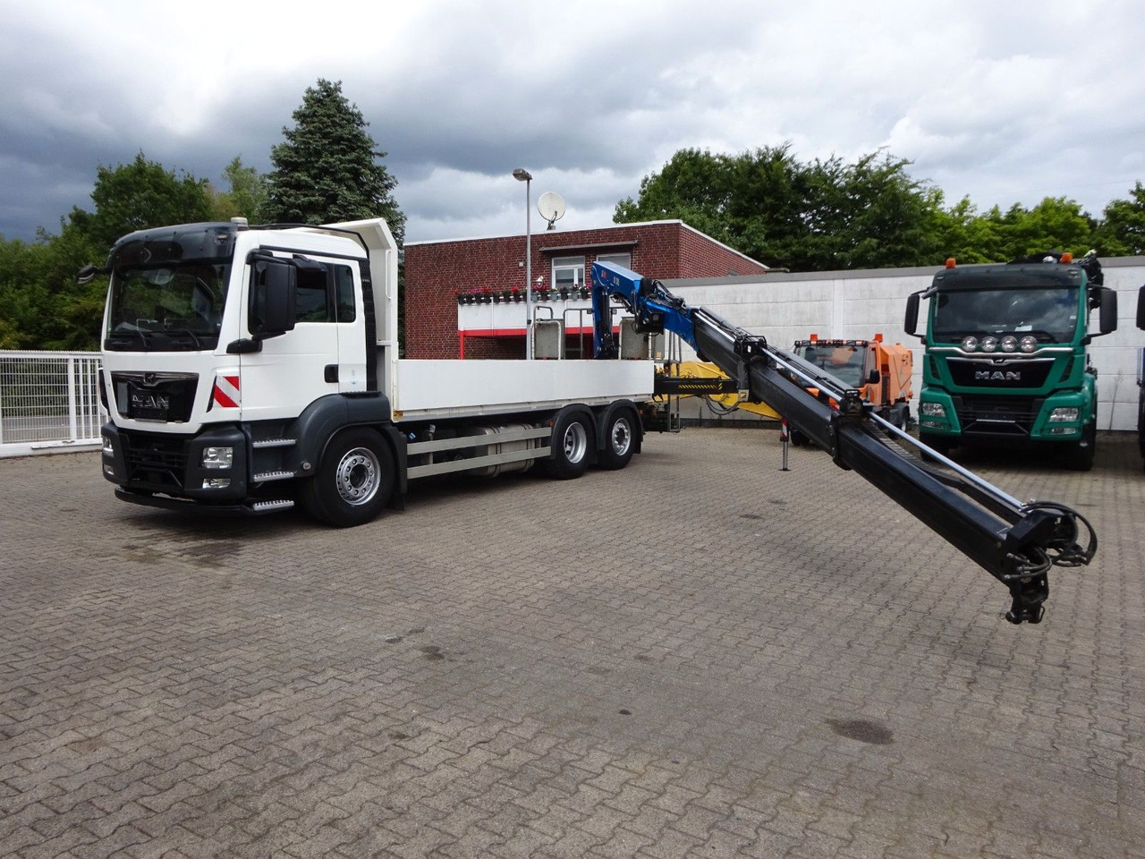 MAN 26.420 TGS Pritsche + HIAB 211 HIPRO Kran - Dropside/ Flatbed truck, Crane truck: picture 5 MAN 26.420 TGS Pritsche + HIAB 211 HIPRO Kran - Dropside/ Flatbed truck, Crane truck: picture 5
