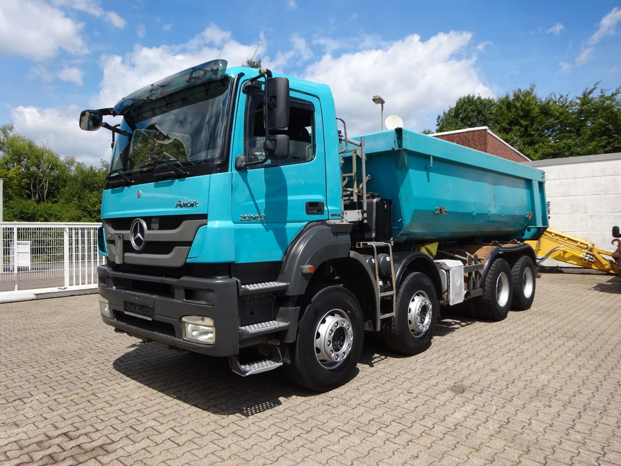 Mercedes-Benz 3240 Axor MKI SR 5.5 Muldenkipper 8x4 - Tipper: picture 2 Mercedes-Benz 3240 Axor MKI SR 5.5 Muldenkipper 8x4 - Tipper: picture 2