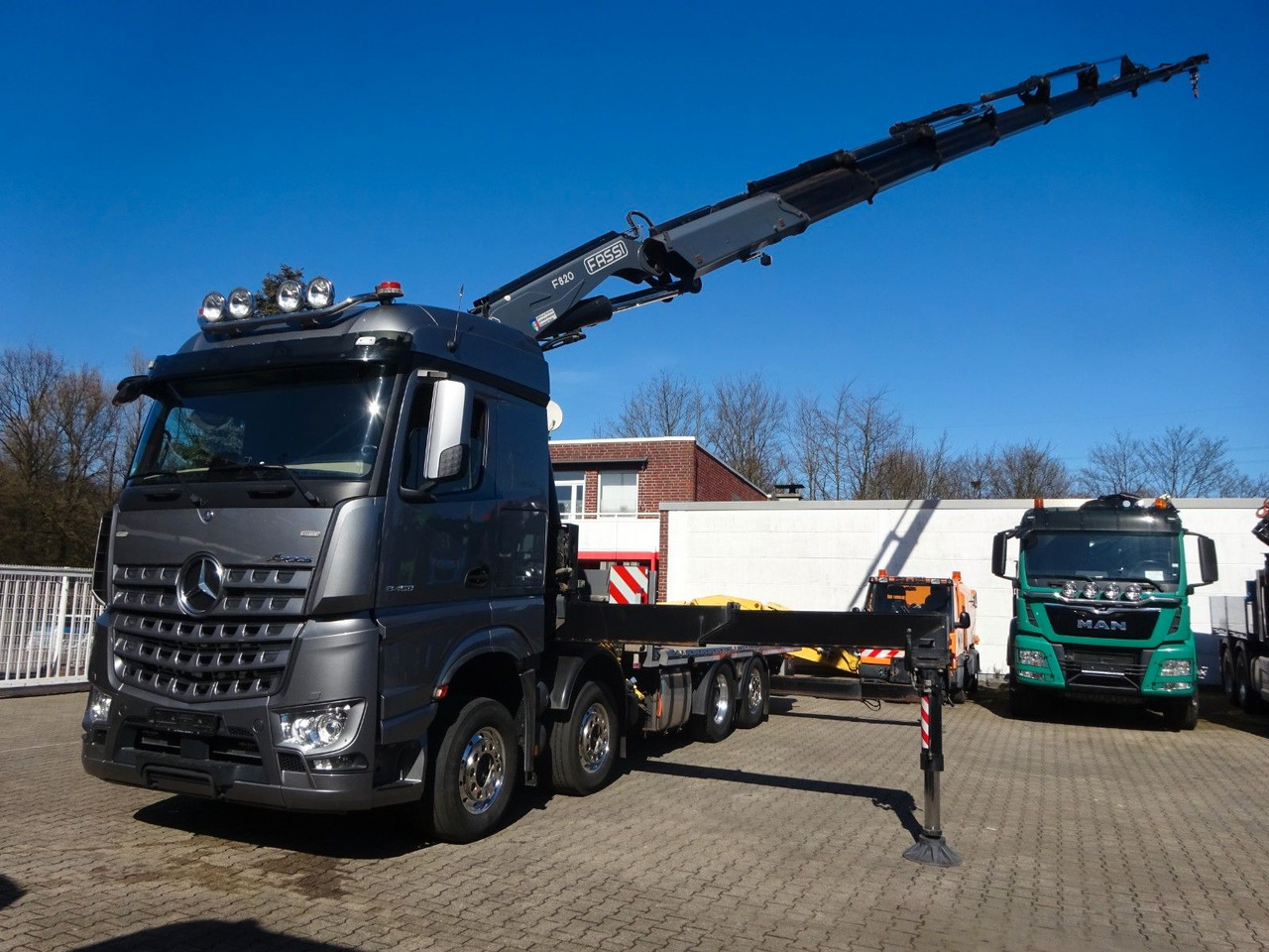 Mercedes-Benz 3453 Plattform + Fassi F820 Kran 8x2 Mercedes-Benz 3453 FASSI F820 Kran 8x Hydr. Ausschub - Crane truck, Dropside/ Flatbed truck: picture 2 Mercedes-Benz 3453 Plattform + Fassi F820 Kran 8x2 Mercedes-Benz 3453 FASSI F820 Kran 8x Hydr. Ausschub - Crane truck, Dropside/ Flatbed truck: picture 2