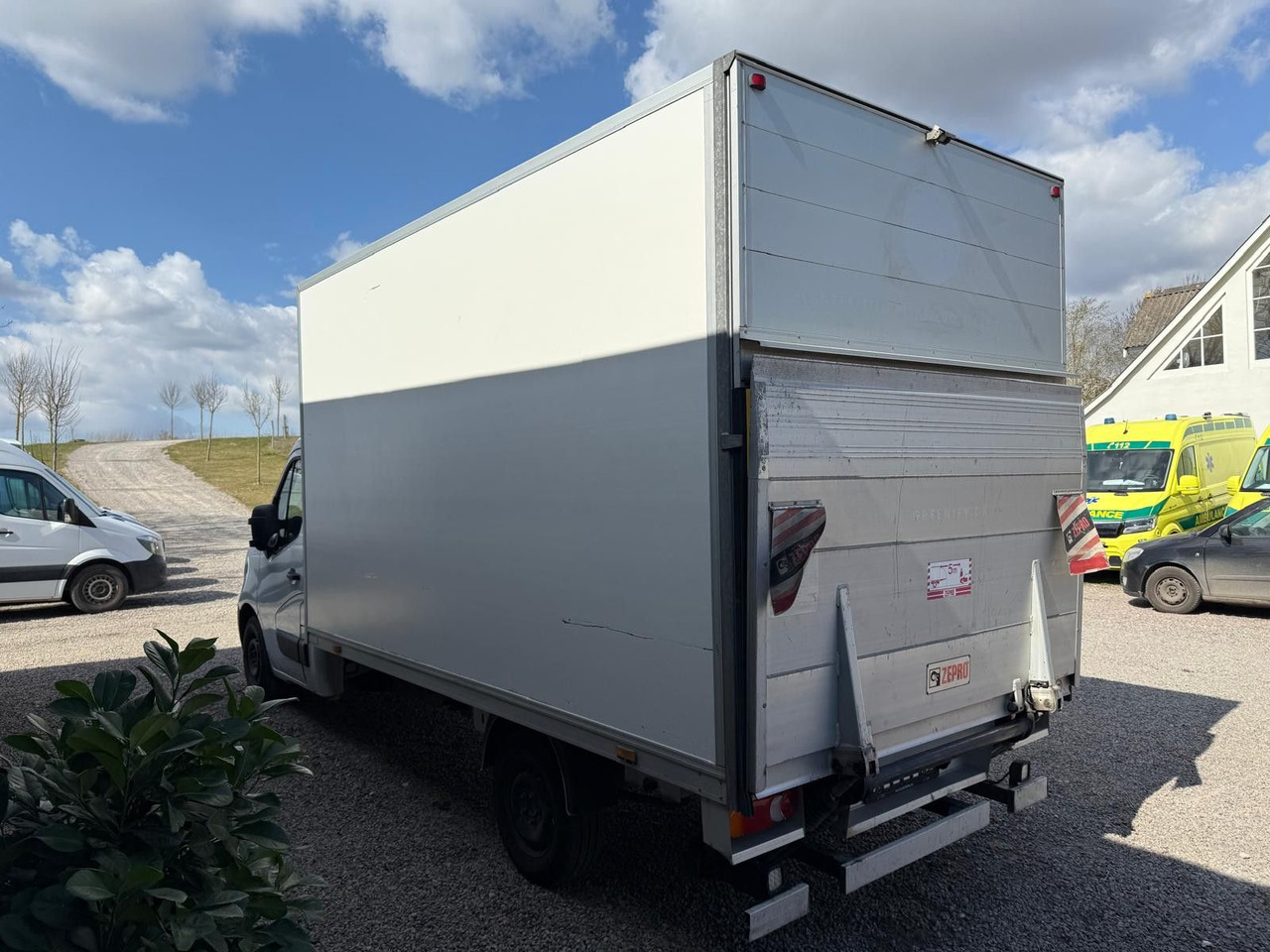 Nissan NV400 2.3DCi *BOX+Lift 3,5t *CAMERA motor schade - Closed box van: picture 3 Nissan NV400 2.3DCi *BOX+Lift 3,5t *CAMERA motor schade - Closed box van: picture 3