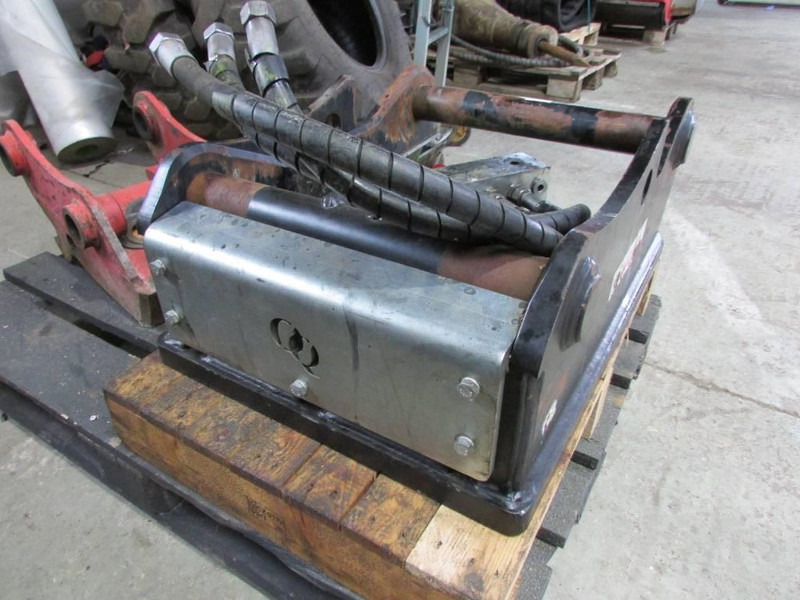 OilQuick OQ 65 Adapterplatte 2.900 EUR - Attachment for Construction machinery: picture 4 OilQuick OQ 65 Adapterplatte 2.900 EUR - Attachment for Construction machinery: picture 4