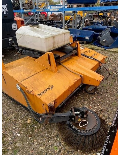 Bema 40 Classic 2050 Kehrbesen 2.200 EUR - Broom for Construction machinery: picture 2 Bema 40 Classic 2050 Kehrbesen 2.200 EUR - Broom for Construction machinery: picture 2