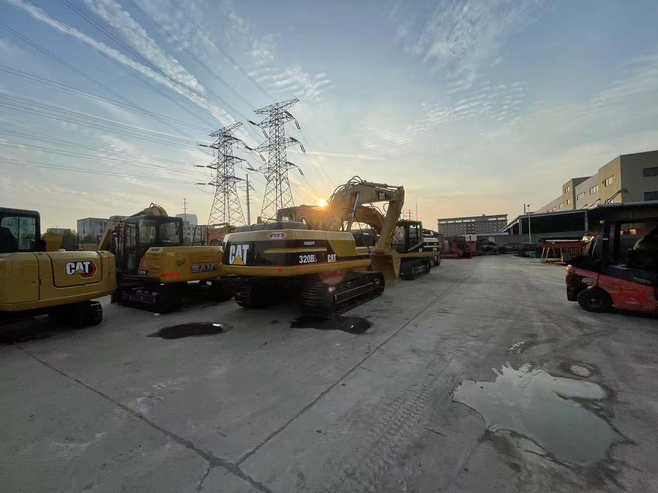 CATERPILLAR 320BL - Crawler excavator: picture 2 CATERPILLAR 320BL - Crawler excavator: picture 2